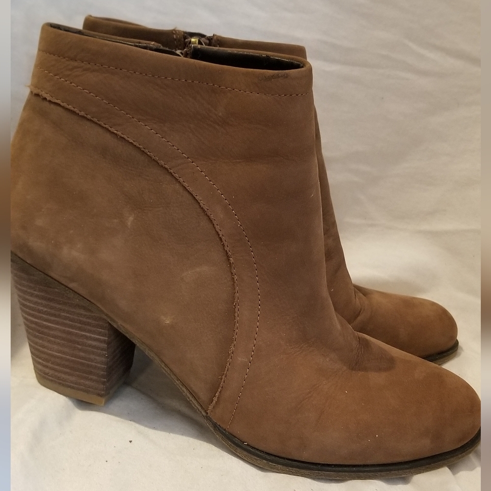 Franco Sarto tan leather ankle boot size 8